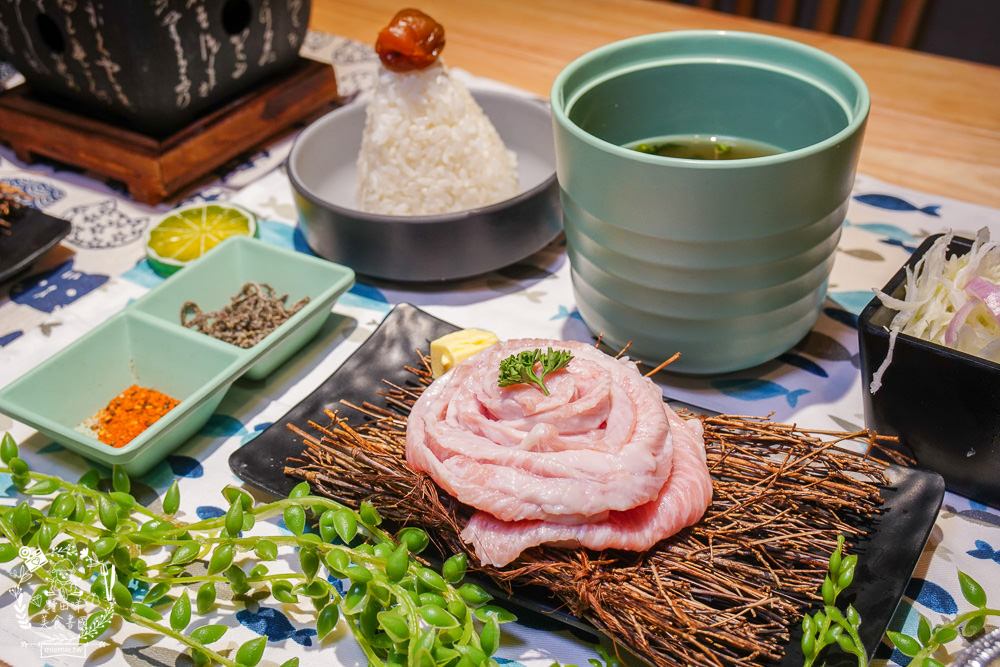三筋日式豬排高雄一號店|首推超銷魂的燒肉定食!榴槤控必吃罪惡榴槤起司豬排!味噌湯跟高麗菜絲免費續加!