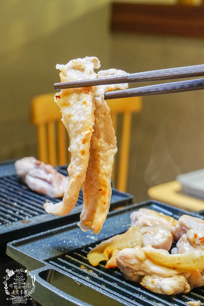 三筋日式豬排高雄一號店|首推超銷魂的燒肉定食!榴槤控必吃罪惡榴槤起司豬排!味噌湯跟高麗菜絲免費續加!