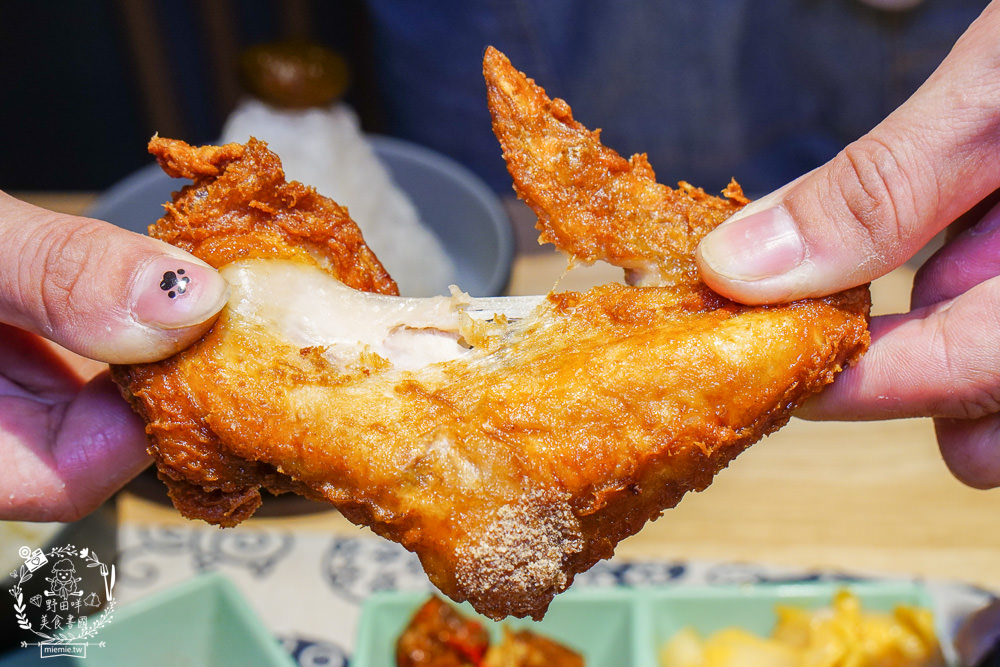 三筋日式豬排高雄一號店|首推超銷魂的燒肉定食!榴槤控必吃罪惡榴槤起司豬排!味噌湯跟高麗菜絲免費續加!