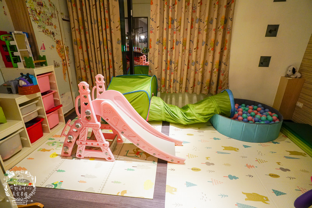 高雄[上官木桶鍋]超霸氣人氣肉肉山銷魂激推!肉片海鮮加1元多1件的超值選擇?還有讓父母安心吃火鍋的親子遊戲室