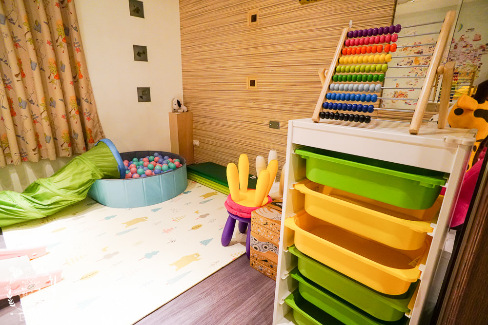 高雄[上官木桶鍋]超霸氣人氣肉肉山銷魂激推!肉片海鮮加1元多1件的超值選擇?還有讓父母安心吃火鍋的親子遊戲室