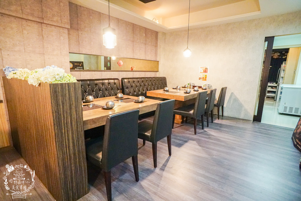 高雄[上官木桶鍋]超霸氣人氣肉肉山銷魂激推!肉片海鮮加1元多1件的超值選擇?還有讓父母安心吃火鍋的親子遊戲室