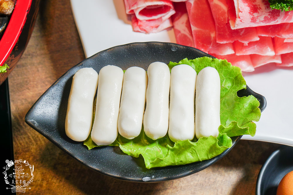 高雄[上官木桶鍋]超霸氣人氣肉肉山銷魂激推!肉片海鮮加1元多1件的超值選擇?還有讓父母安心吃火鍋的親子遊戲室