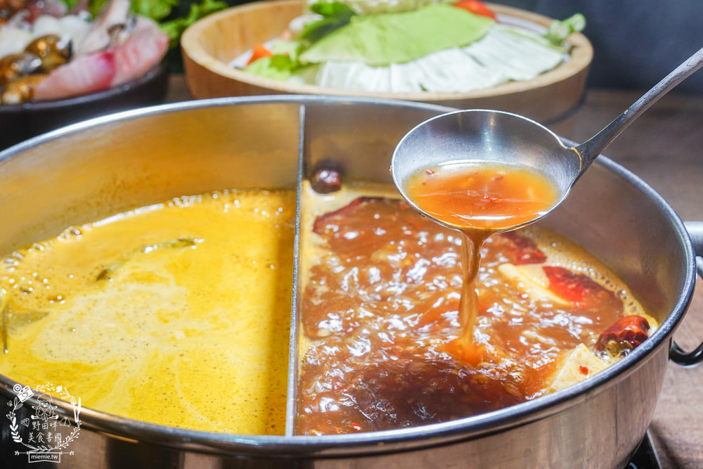 高雄[上官木桶鍋]超霸氣人氣肉肉山銷魂激推!肉片海鮮加1元多1件的超值選擇?還有讓父母安心吃火鍋的親子遊戲室