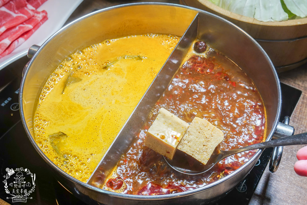 高雄[上官木桶鍋]超霸氣人氣肉肉山銷魂激推!肉片海鮮加1元多1件的超值選擇?還有讓父母安心吃火鍋的親子遊戲室