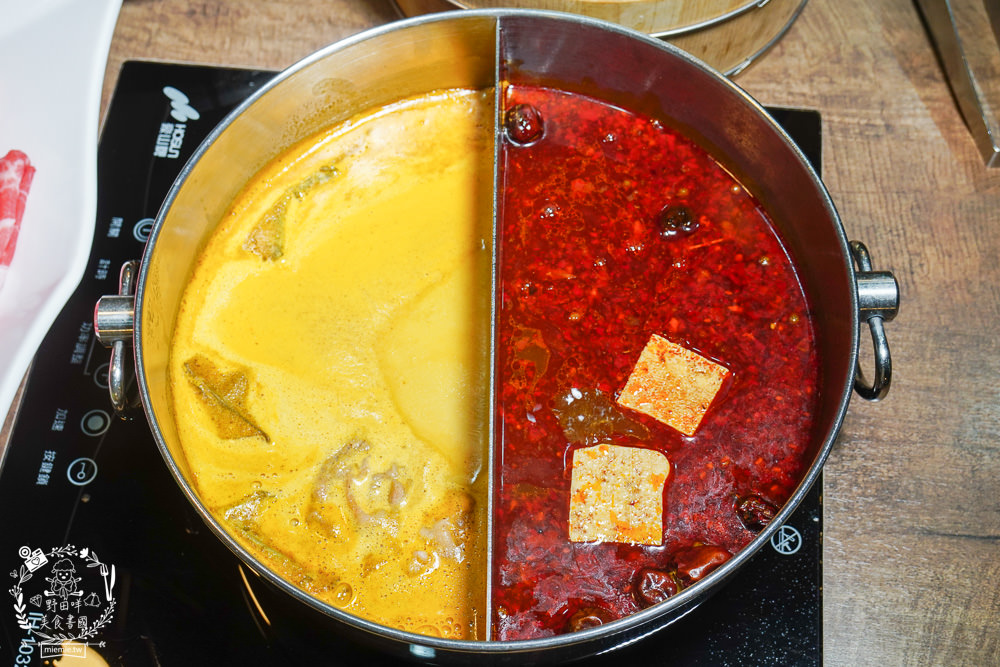 高雄[上官木桶鍋]超霸氣人氣肉肉山銷魂激推!肉片海鮮加1元多1件的超值選擇?還有讓父母安心吃火鍋的親子遊戲室