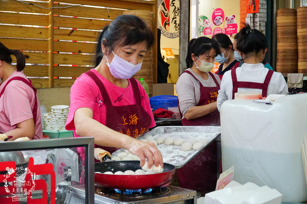 高雄必吃上海生煎湯包!超誇張!連平日都大排長龍的銷魂生煎湯包?油豆腐細粉湯意外特別~