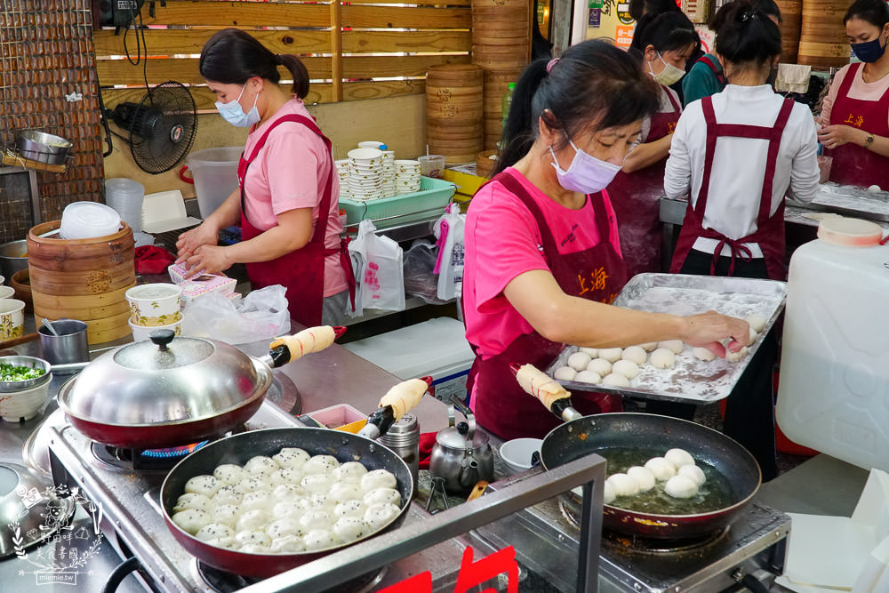 高雄必吃上海生煎湯包!超誇張!連平日都大排長龍的銷魂生煎湯包?油豆腐細粉湯意外特別~