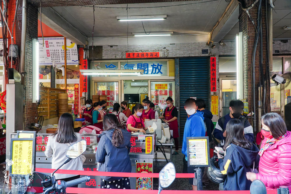 高雄必吃上海生煎湯包!超誇張!連平日都大排長龍的銷魂生煎湯包?油豆腐細粉湯意外特別~