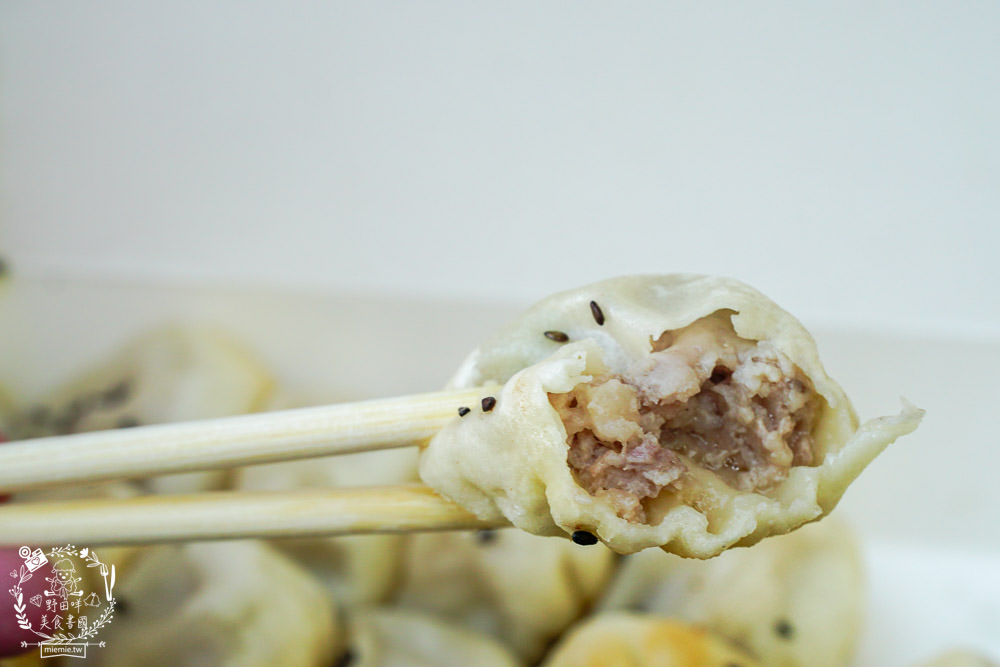 高雄必吃上海生煎湯包!超誇張!連平日都大排長龍的銷魂生煎湯包?油豆腐細粉湯意外特別~