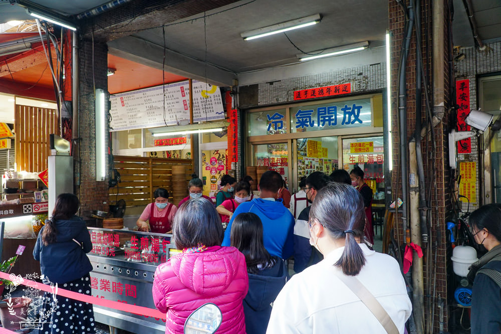 高雄必吃上海生煎湯包!超誇張!連平日都大排長龍的銷魂生煎湯包?油豆腐細粉湯意外特別~