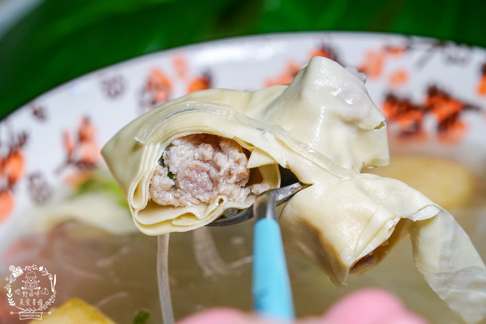 高雄必吃上海生煎湯包!超誇張!連平日都大排長龍的銷魂生煎湯包?油豆腐細粉湯意外特別~