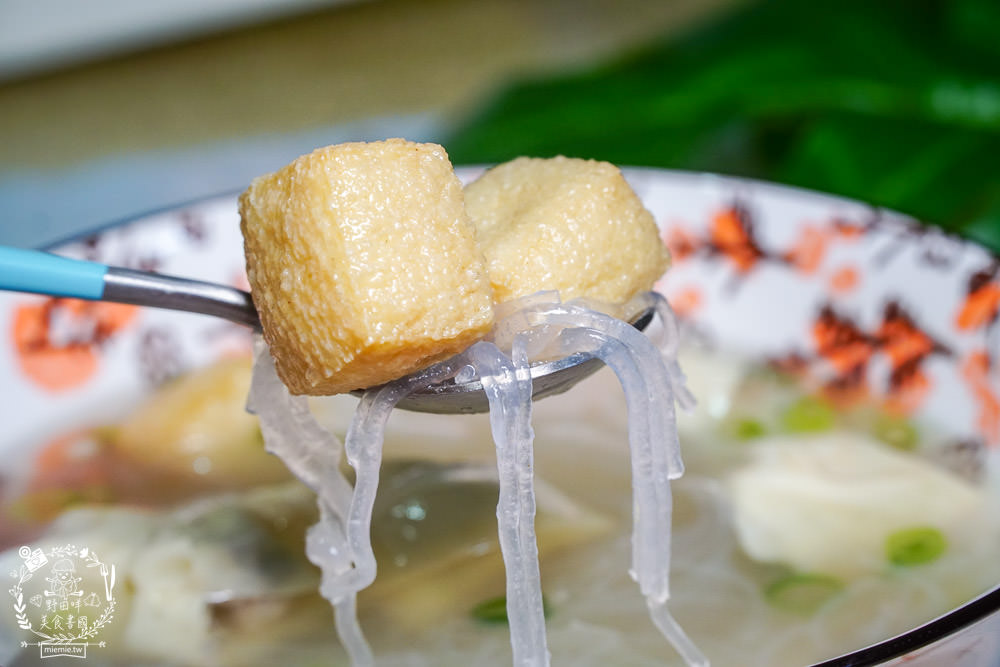 高雄必吃上海生煎湯包!超誇張!連平日都大排長龍的銷魂生煎湯包?油豆腐細粉湯意外特別~