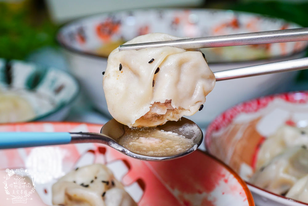 高雄必吃上海生煎湯包!超誇張!連平日都大排長龍的銷魂生煎湯包?油豆腐細粉湯意外特別~