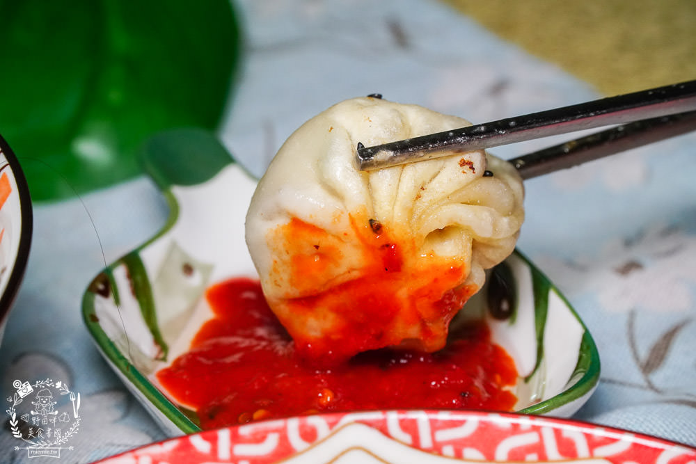 高雄必吃上海生煎湯包!超誇張!連平日都大排長龍的銷魂生煎湯包?油豆腐細粉湯意外特別~