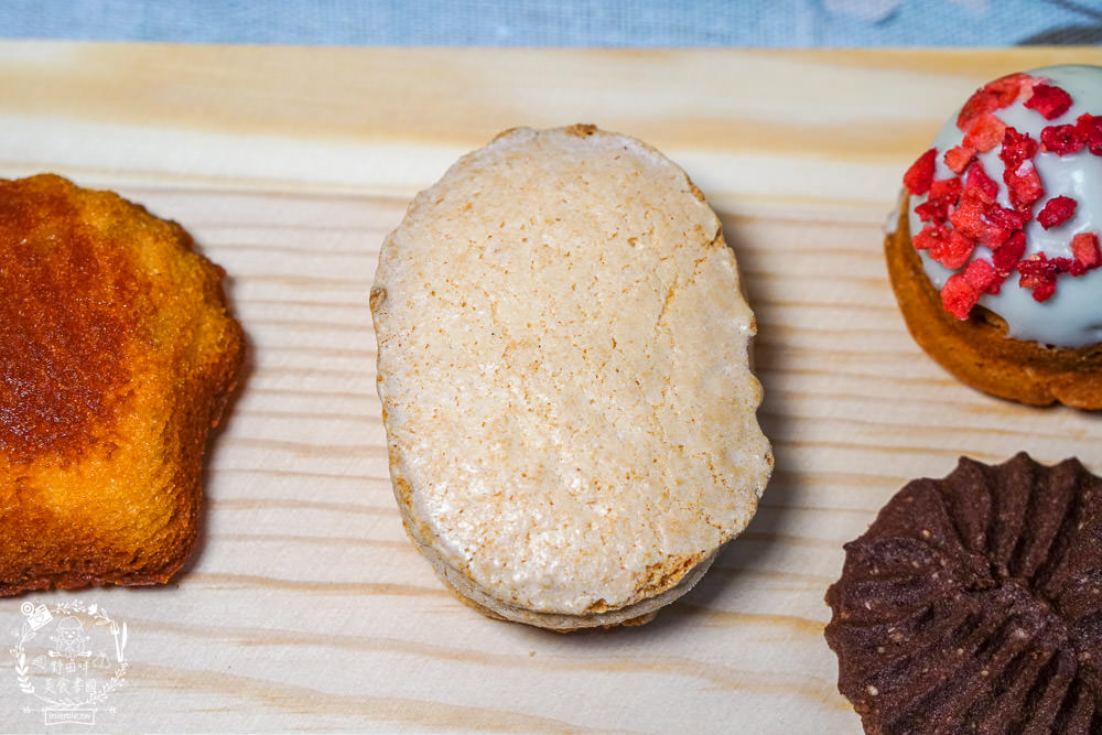 高雄伴手禮推薦!不二緻果(高雄不二家)春緻禮盒唯美選項多!新上市超貴氣的黃金蛋黃酥送禮自用兩相宜!