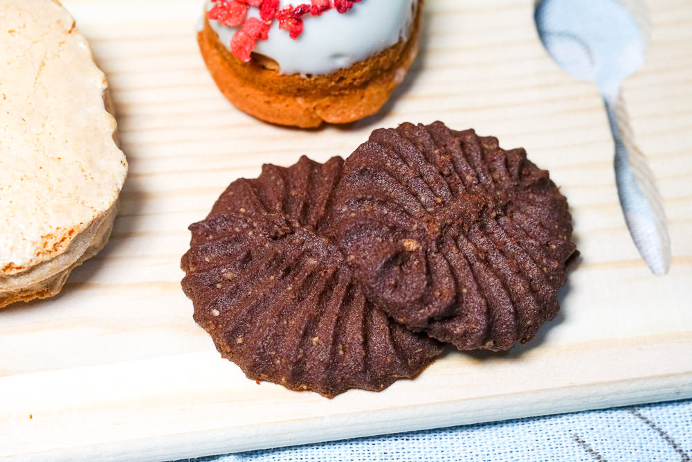 高雄伴手禮推薦!不二緻果(高雄不二家)春緻禮盒唯美選項多!新上市超貴氣的黃金蛋黃酥送禮自用兩相宜!