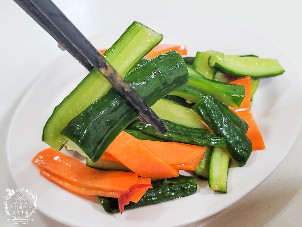 高雄不二麵館經武店|CP值爆高的60元牛肉麵超多塊牛肉啊!北京炸醬麵香鹹超銷魂~