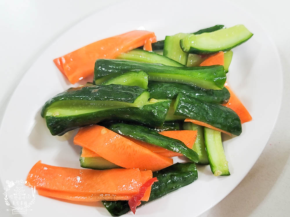 高雄不二麵館經武店|CP值爆高的60元牛肉麵超多塊牛肉啊!北京炸醬麵香鹹超銷魂~