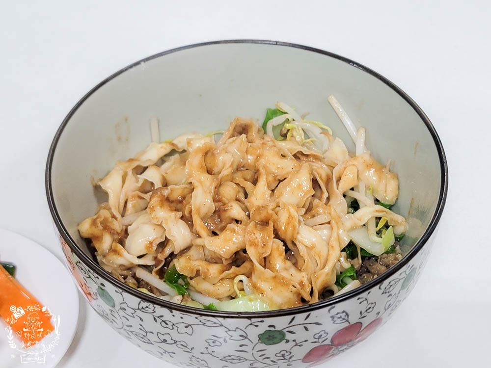 高雄不二麵館經武店|CP值爆高的60元牛肉麵超多塊牛肉啊!北京炸醬麵香鹹超銷魂~