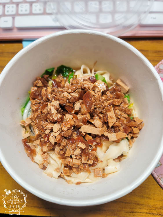 高雄不二麵館經武店|CP值爆高的60元牛肉麵超多塊牛肉啊!北京炸醬麵香鹹超銷魂~