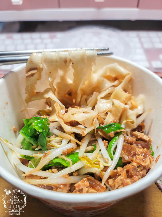 高雄不二麵館經武店|CP值爆高的60元牛肉麵超多塊牛肉啊!北京炸醬麵香鹹超銷魂~