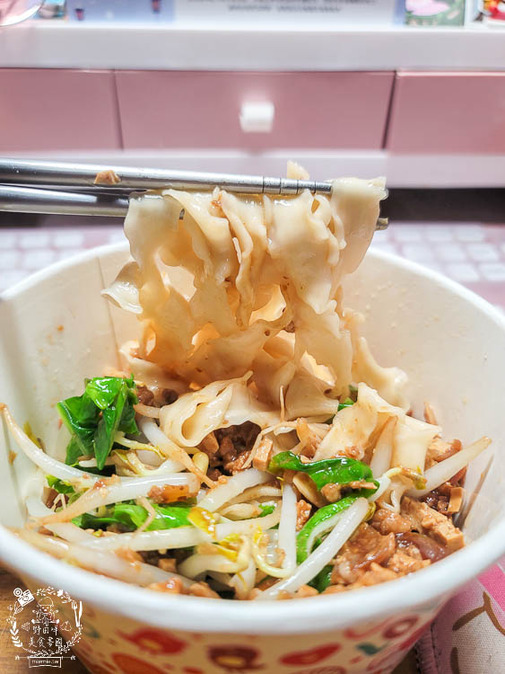 高雄不二麵館經武店|CP值爆高的60元牛肉麵超多塊牛肉啊!北京炸醬麵香鹹超銷魂~