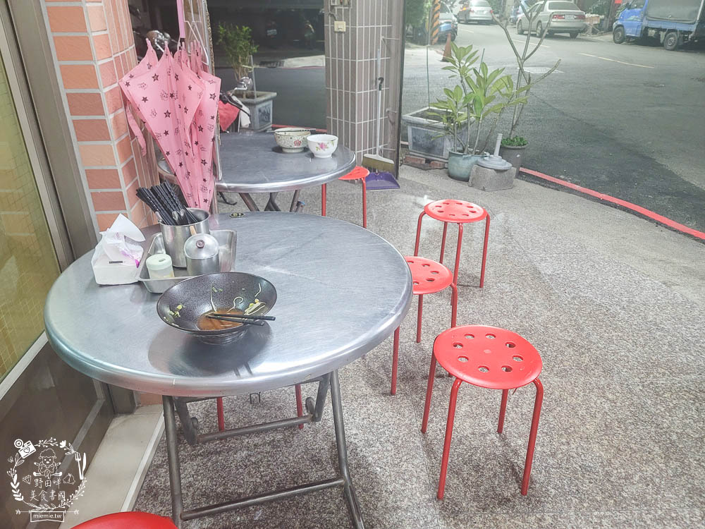 高雄不二麵館經武店|CP值爆高的60元牛肉麵超多塊牛肉啊!北京炸醬麵香鹹超銷魂~