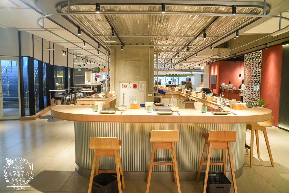 高雄[両鍋極上鍋物]隱藏在承億酒店的高級火鍋!活體龍蝦盛合上桌超霸氣!當日壽星生日幾歲送幾隻蝦