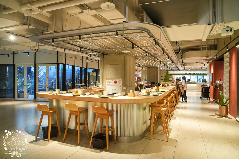 高雄[両鍋極上鍋物]隱藏在承億酒店的高級火鍋!活體龍蝦盛合上桌超霸氣!當日壽星生日幾歲送幾隻蝦