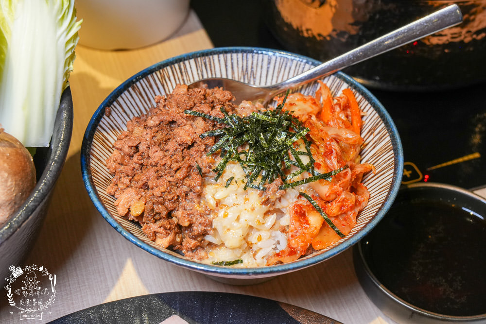 高雄[両鍋極上鍋物]隱藏在承億酒店的高級火鍋!活體龍蝦盛合上桌超霸氣!當日壽星生日幾歲送幾隻蝦