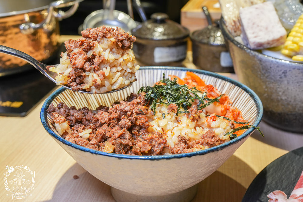 高雄[両鍋極上鍋物]隱藏在承億酒店的高級火鍋!活體龍蝦盛合上桌超霸氣!當日壽星生日幾歲送幾隻蝦