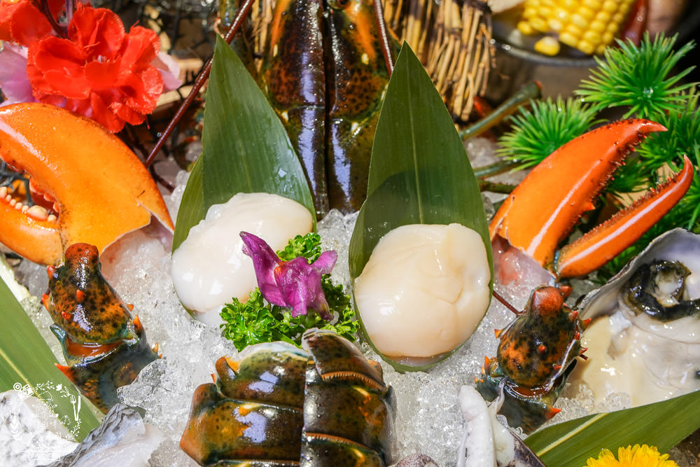 高雄[両鍋極上鍋物]隱藏在承億酒店的高級火鍋!活體龍蝦盛合上桌超霸氣!當日壽星生日幾歲送幾隻蝦