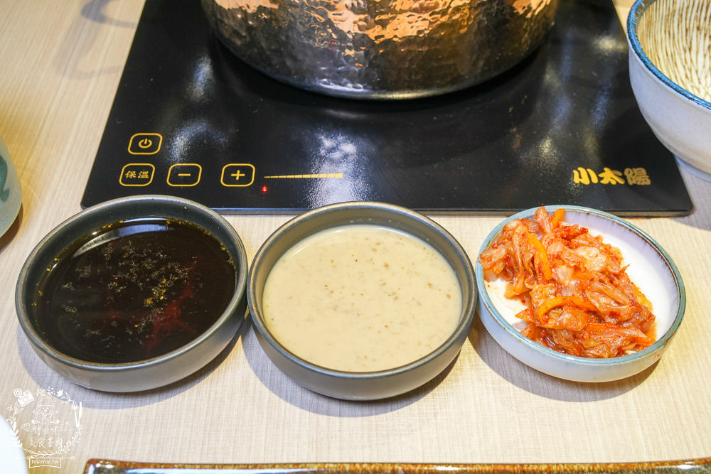 高雄[両鍋極上鍋物]隱藏在承億酒店的高級火鍋!活體龍蝦盛合上桌超霸氣!當日壽星生日幾歲送幾隻蝦