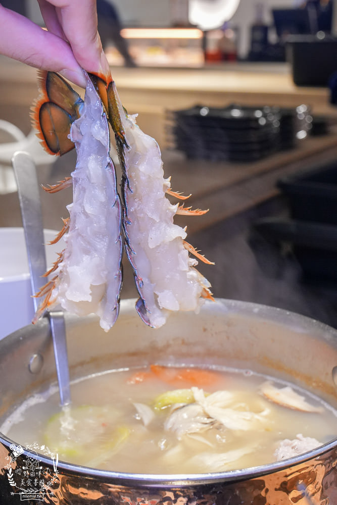 高雄[両鍋極上鍋物]隱藏在承億酒店的高級火鍋!活體龍蝦盛合上桌超霸氣!當日壽星生日幾歲送幾隻蝦