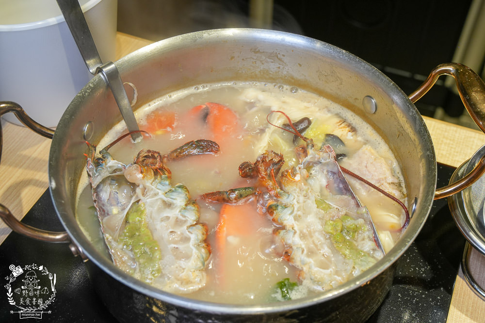 高雄[両鍋極上鍋物]隱藏在承億酒店的高級火鍋!活體龍蝦盛合上桌超霸氣!當日壽星生日幾歲送幾隻蝦