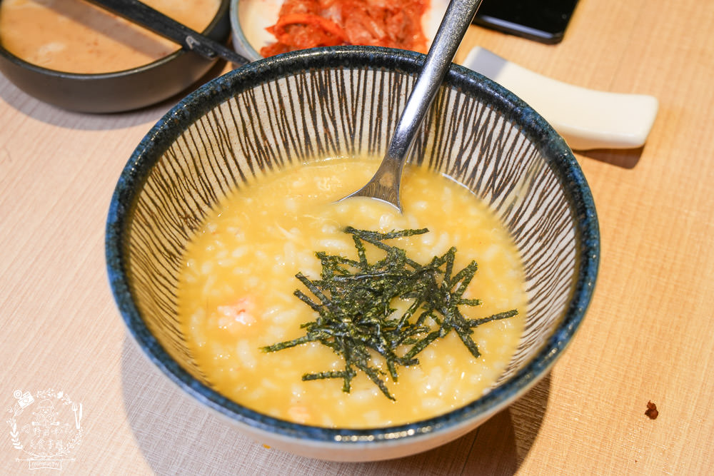 高雄[両鍋極上鍋物]隱藏在承億酒店的高級火鍋!活體龍蝦盛合上桌超霸氣!當日壽星生日幾歲送幾隻蝦