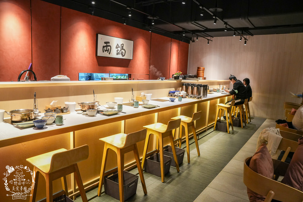 高雄[両鍋極上鍋物]隱藏在承億酒店的高級火鍋!活體龍蝦盛合上桌超霸氣!當日壽星生日幾歲送幾隻蝦