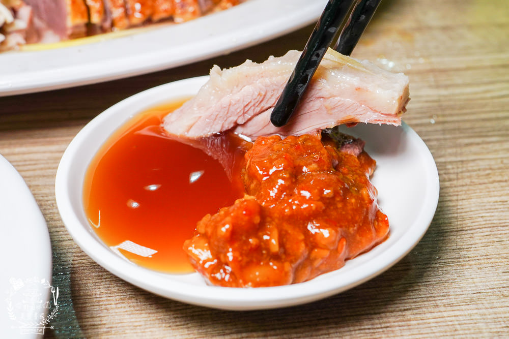 高雄小吃店[ㄚ國鵝肉]鳳山飄香40年的人氣熱炒店!每逢夜晚人潮滿滿的鵝肉店!