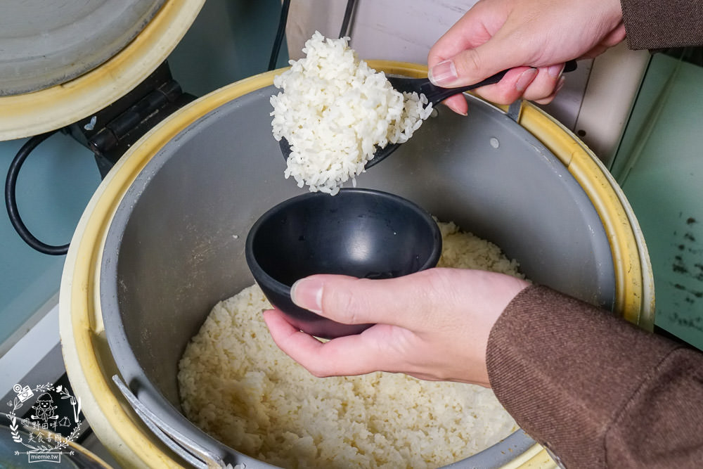 高雄小吃店[ㄚ國鵝肉]鳳山飄香40年的人氣熱炒店!每逢夜晚人潮滿滿的鵝肉店!