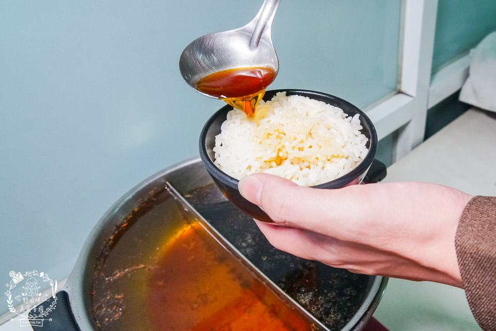 高雄小吃店[ㄚ國鵝肉]鳳山飄香40年的人氣熱炒店!每逢夜晚人潮滿滿的鵝肉店!