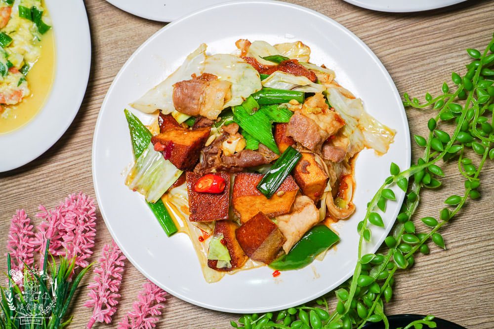 高雄小吃店[ㄚ國鵝肉]鳳山飄香40年的人氣熱炒店!每逢夜晚人潮滿滿的鵝肉店!