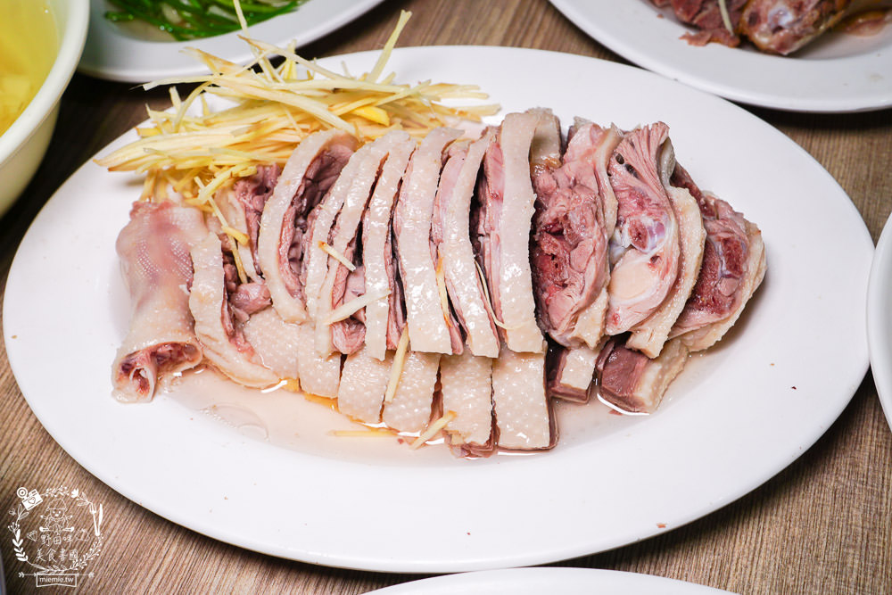 高雄小吃店[ㄚ國鵝肉]鳳山飄香40年的人氣熱炒店!每逢夜晚人潮滿滿的鵝肉店!