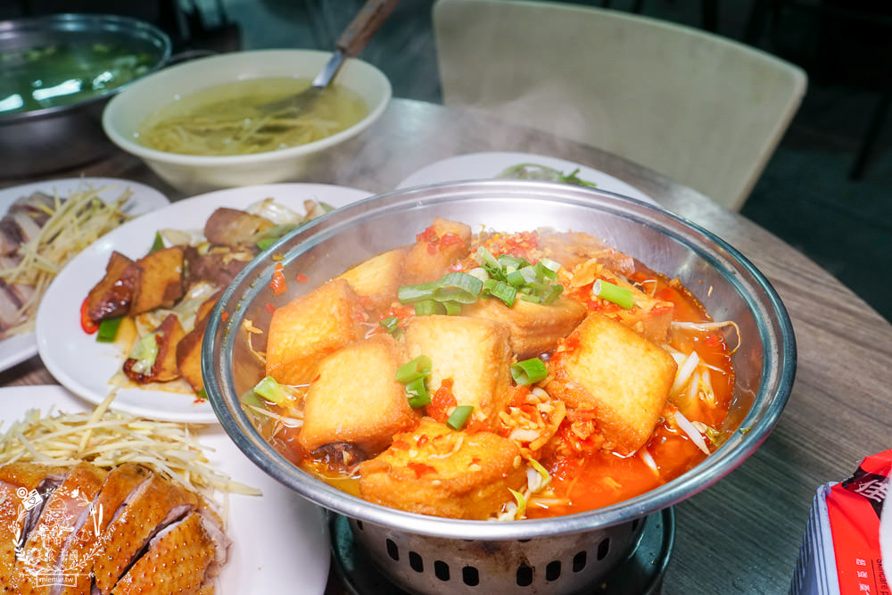 高雄小吃店[ㄚ國鵝肉]鳳山飄香40年的人氣熱炒店!每逢夜晚人潮滿滿的鵝肉店!