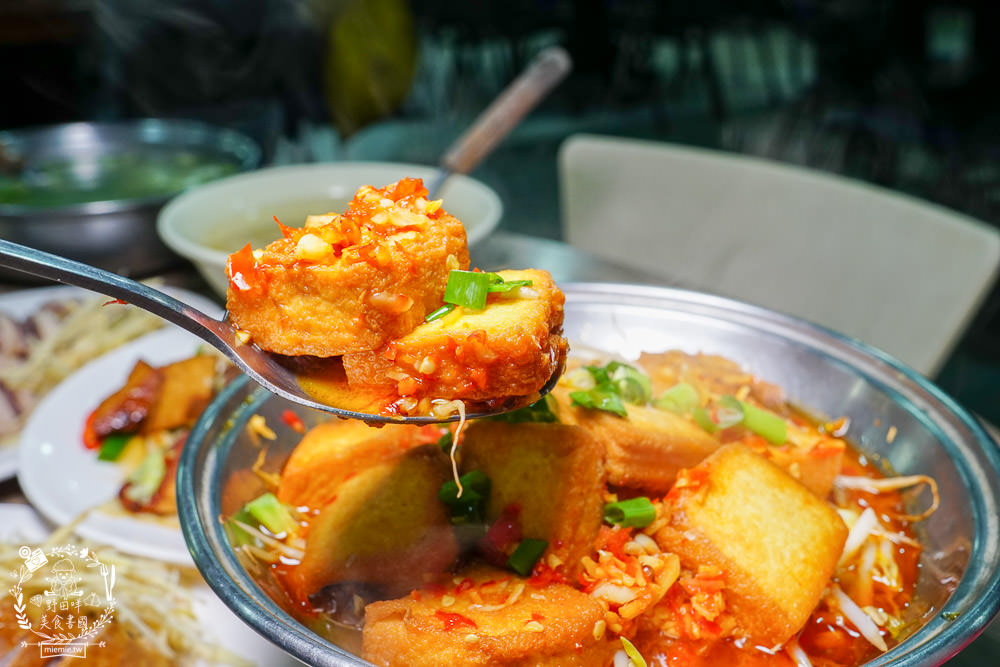 高雄小吃店[ㄚ國鵝肉]鳳山飄香40年的人氣熱炒店!每逢夜晚人潮滿滿的鵝肉店!