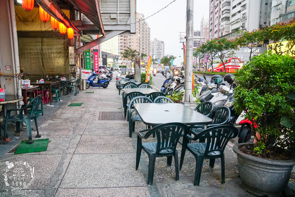 高雄小吃店[ㄚ國鵝肉]鳳山飄香40年的人氣熱炒店!每逢夜晚人潮滿滿的鵝肉店!