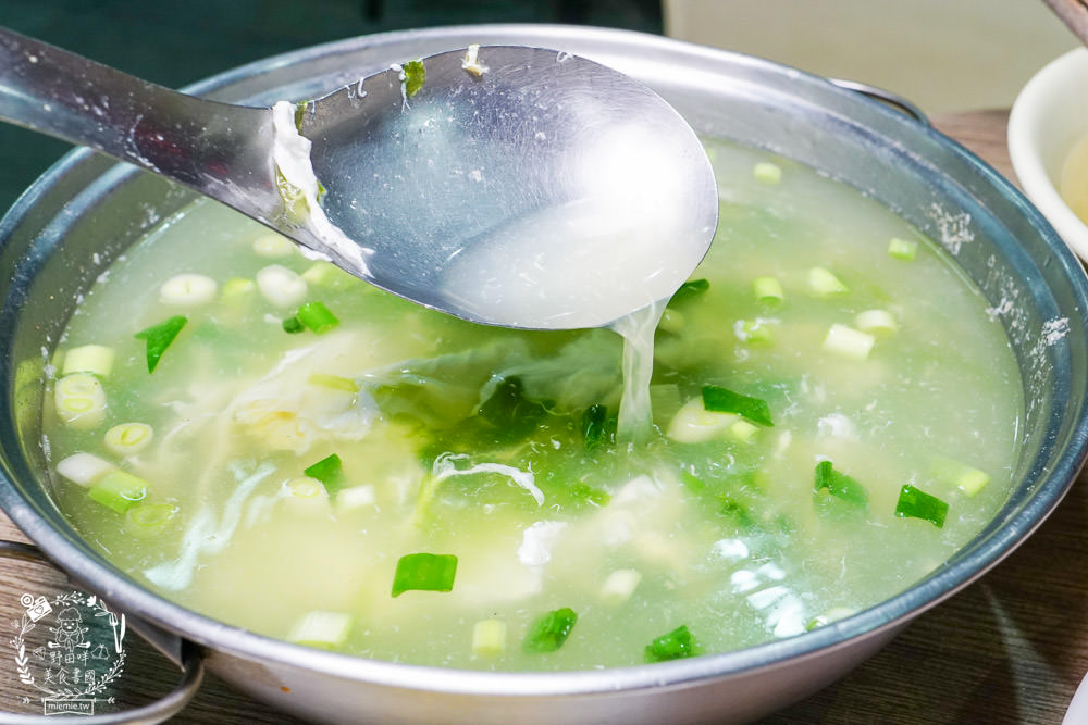 高雄小吃店[ㄚ國鵝肉]鳳山飄香40年的人氣熱炒店!每逢夜晚人潮滿滿的鵝肉店!