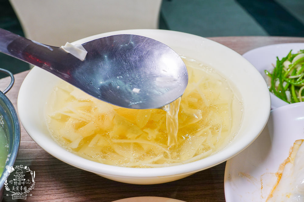 高雄小吃店[ㄚ國鵝肉]鳳山飄香40年的人氣熱炒店!每逢夜晚人潮滿滿的鵝肉店!