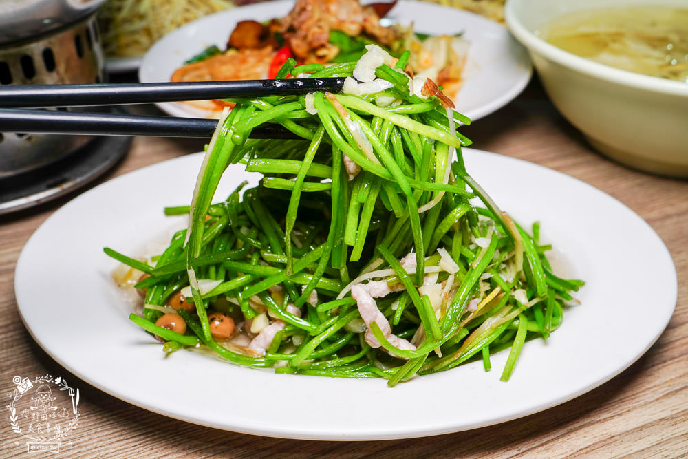 高雄小吃店[ㄚ國鵝肉]鳳山飄香40年的人氣熱炒店!每逢夜晚人潮滿滿的鵝肉店!