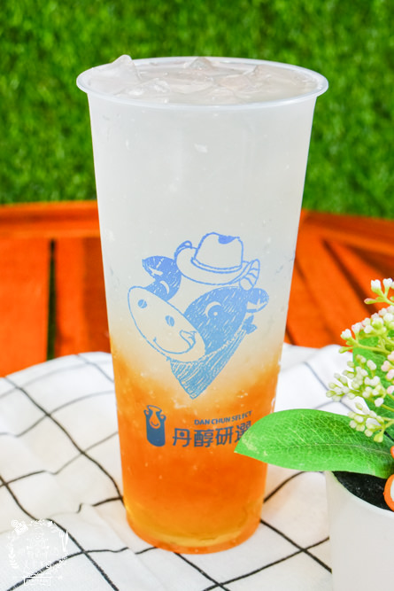 高雄丹醇研選五甲店|屏東萬丹直送的新鮮高品質鮮奶!炎熱夏天還有爆濃郁霜淇淋?!